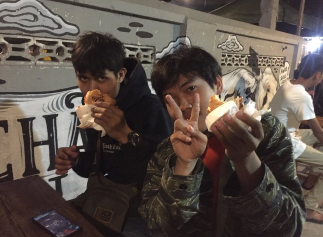 dandypamungkass's tweet photo. #buzza #burger @RezaFarkhan https://t.co/jlBoOs5ZCf