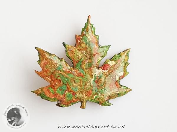 DeniseLaurent's tweet photo. A unique handmade silver maple leaf brooch. This leaf is full of Autumn colour, greens with veins of gold and copper. https://t.co/EUPblOR5rp #leaf #autimn #fall #brooch #pin #uniquegifts #giftsforher #HandmadeInUK https://t.co/V9o2AvKqRC