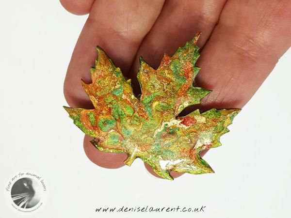 DeniseLaurent's tweet photo. A unique handmade silver maple leaf brooch. This leaf is full of Autumn colour, greens with veins of gold and copper. https://t.co/EUPblOR5rp #leaf #autimn #fall #brooch #pin #uniquegifts #giftsforher #HandmadeInUK https://t.co/V9o2AvKqRC