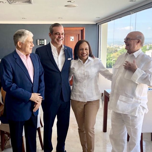 llegopapa's tweet image. Hombres íntegros y serios como Eduardo Estrella, son los que necesita la política dominicana en estos momentos, para que juntos construyamos un mejor país.