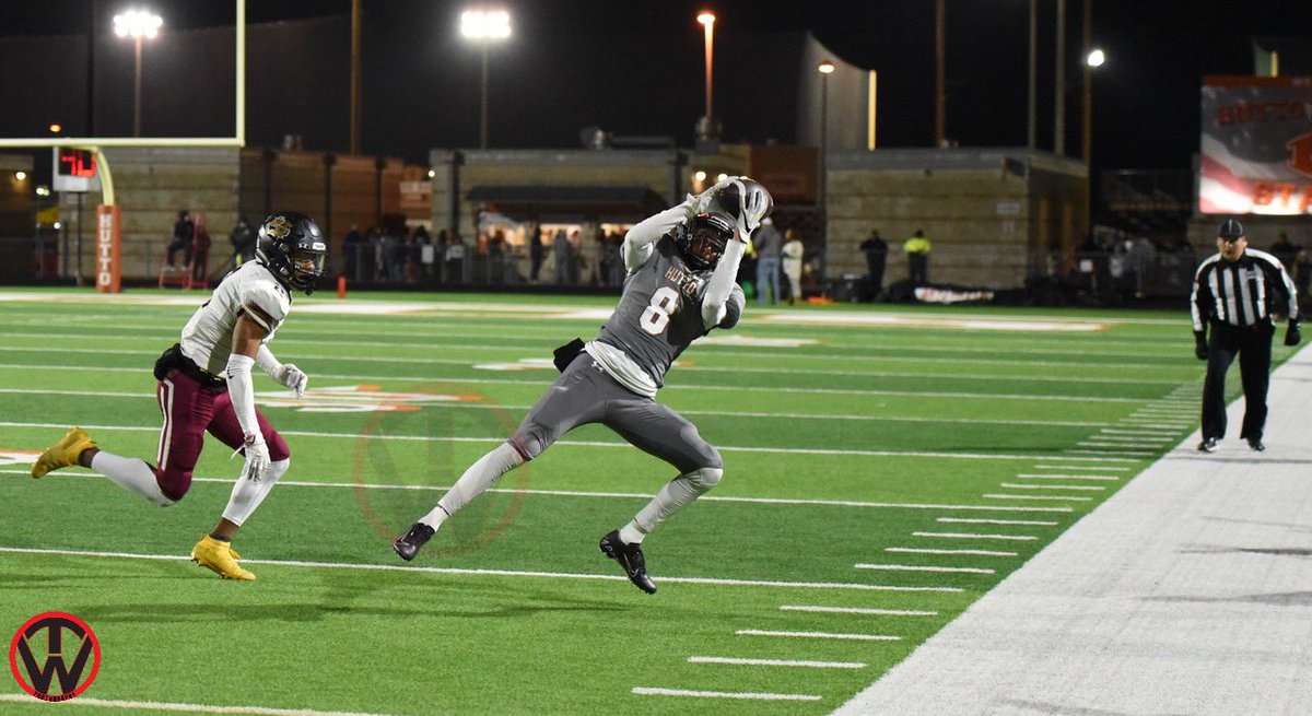 timwalter44's tweet photo. @BiehleJerrod #AllHands #NiceGrab @HuttoHS_Fball @Hutto_Hippos @FanstandATX @dctf @TXSportsMonthly #HuttoHipposFootball #HippoNation https://t.co/VqotBAaOnv