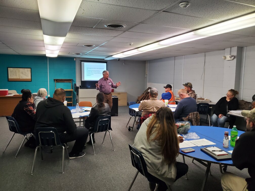 Mandyrae926's tweet image. Thank you to Mr. Steve Karraker for presenting an Initial Bus Training in our Massac County ROE office this weekend. 🙌🏻
#busdrivertraining 
#roe21bustraining 
#roe21