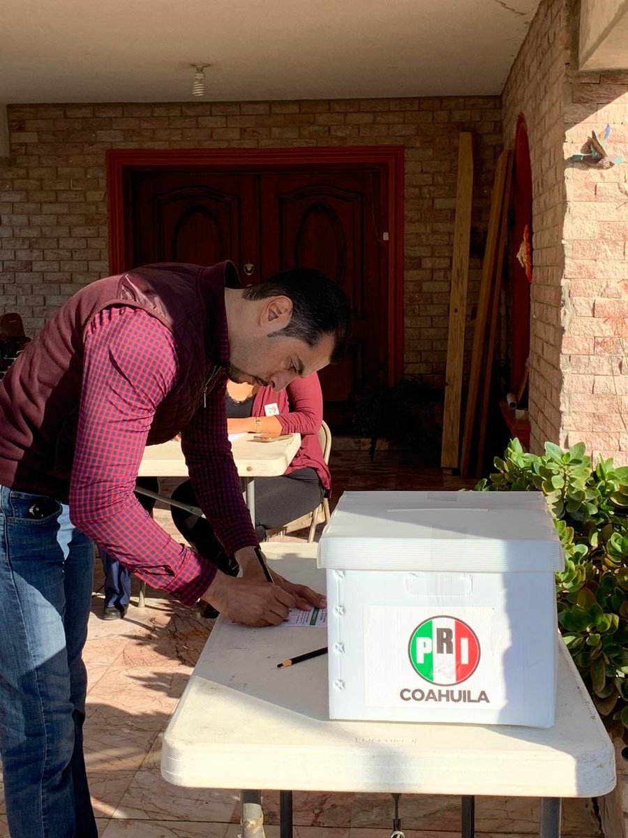 Zenon_Velazquez's tweet photo. Iniciamos el día cumpliendo con nuestro voto para la elección de nuestra Dirigencia Estatal del PRI y de los Consejeros Políticos Estatales y Municipales #PRINava #Coahuila #UnSoloPRI
@mrikelme @PRI_Nacional @alitomorenoc @caroviggiano @PRICoahuila @AdrianHerrera @LilyGutierrezB https://t.co/7yHRGmV3Ro