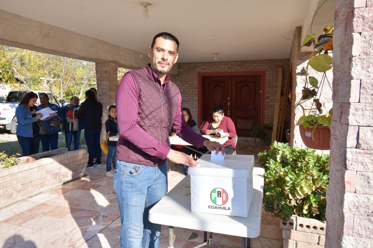 Zenon_Velazquez's tweet photo. Iniciamos el día cumpliendo con nuestro voto para la elección de nuestra Dirigencia Estatal del PRI y de los Consejeros Políticos Estatales y Municipales #PRINava #Coahuila #UnSoloPRI
@mrikelme @PRI_Nacional @alitomorenoc @caroviggiano @PRICoahuila @AdrianHerrera @LilyGutierrezB https://t.co/7yHRGmV3Ro
