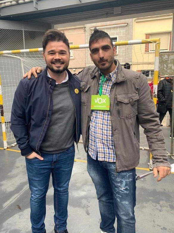 bruchrista's tweet photo. Al fascismo no se le discute, se le hacen fotos.
#semblamentida
@gabrielrufian https://t.co/tyKh0roAGL
