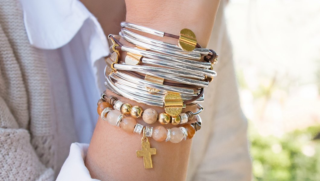 LizzyJamesInc's tweet photo. Charm it Up!
⁠
SALE! 25% Off Charms⁠
Use Code: CHARM25⁠
⁠
Click Here to Shop the Sale! https://t.co/9BOyB6rQZB

Styles Shown:⁠
- Kit 3 Strand⁠
- Honey w/ Jade and Hammered Heart Charm⁠ https://t.co/6i001rIumJ