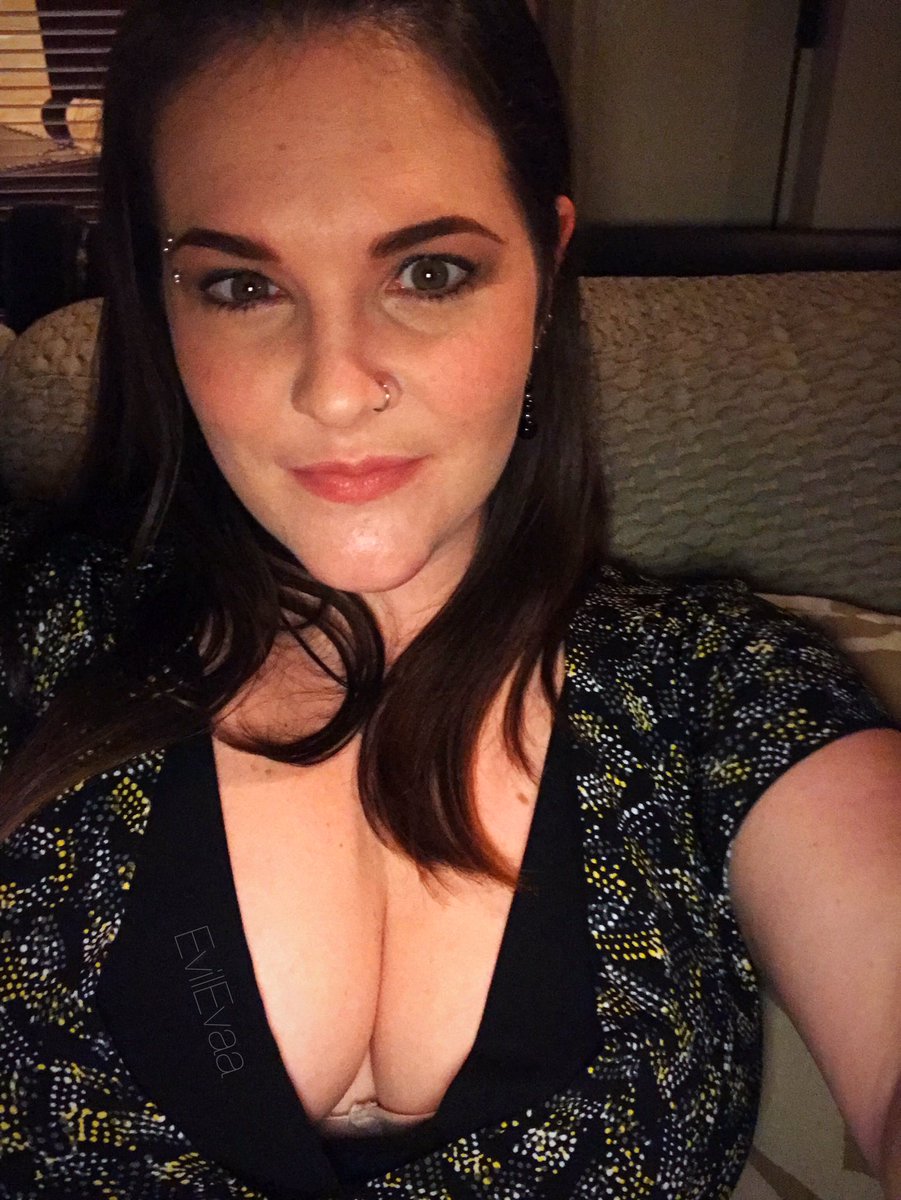 evilevaa's tweet photo. Let’s have some #Sinday fun beta boys. 😉
#findom #femdom #humiliation #sissification #loserabuse #perfecttits #tease #sexysinday #AddictedToEva https://t.co/bbTfA643lZ