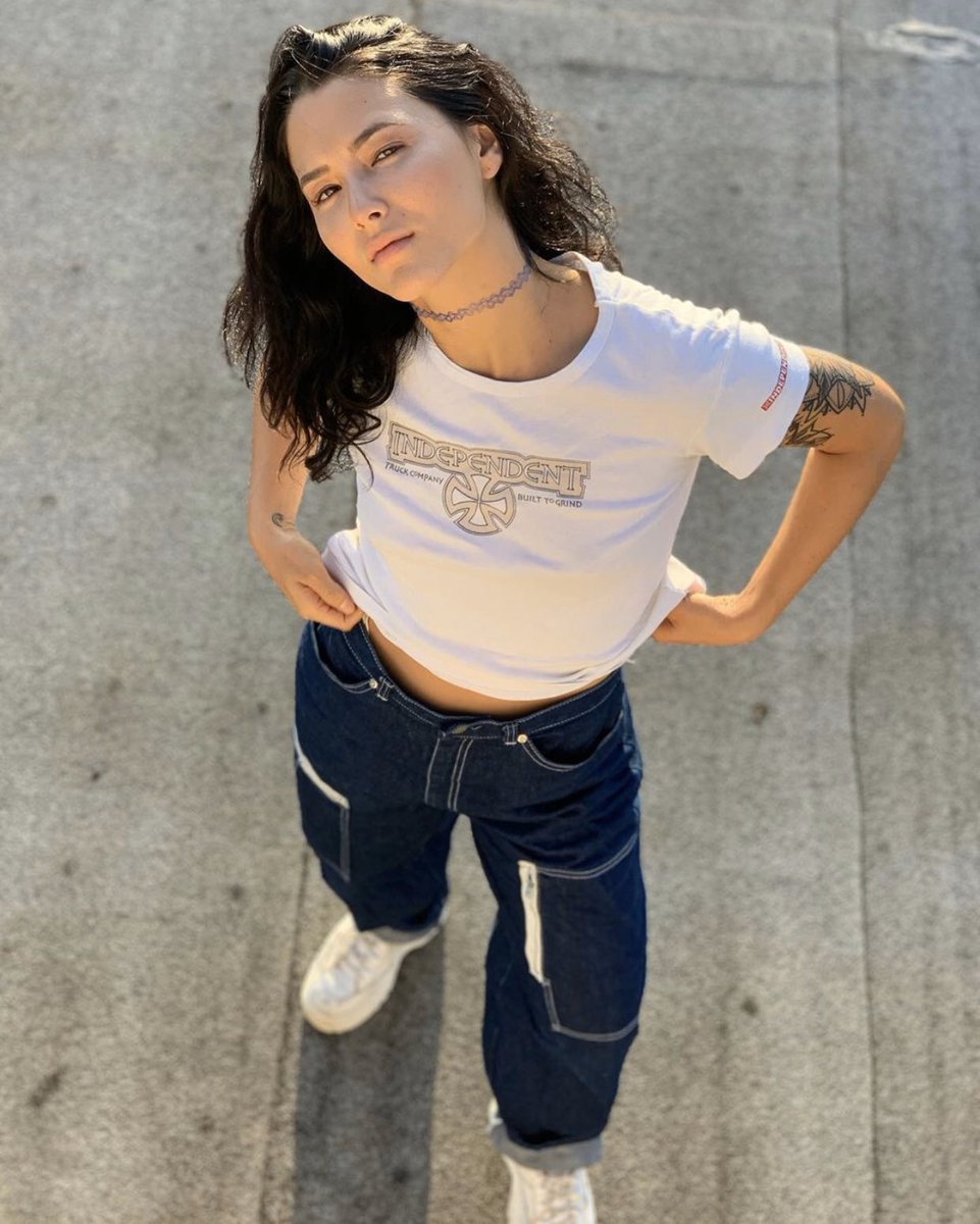 wlwfied's tweet image. how the fuck is she so attractive