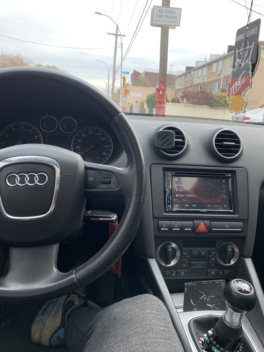 ArturStybicz's tweet photo. I need a new cockpit π© #Audi #A3 #A38P https://t.co/dwyrHPWEGb