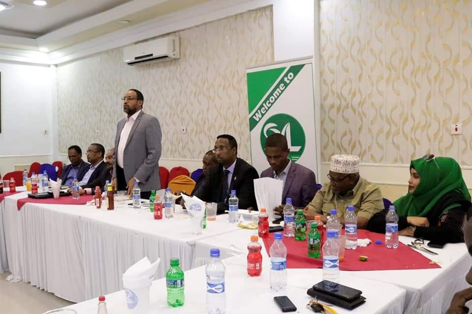 AdCommitte's tweet photo. Guddiga kmg ee Soo Diyaarinta Sharciga Doorashooyinka Qaranka ayaa Galabta Kulan Balaaran la qaatay Bahda waxbarashada Dalka.
Kulanka oo ka Dhacay Hotel SYL ee Magaalada Muqdisho ayaa Bahda Waxbarashada  looga Dhageystay Aragtidoda La Xiriirta Sharciga Doorashooyinka Qaranka. https://t.co/OFezPleBF0