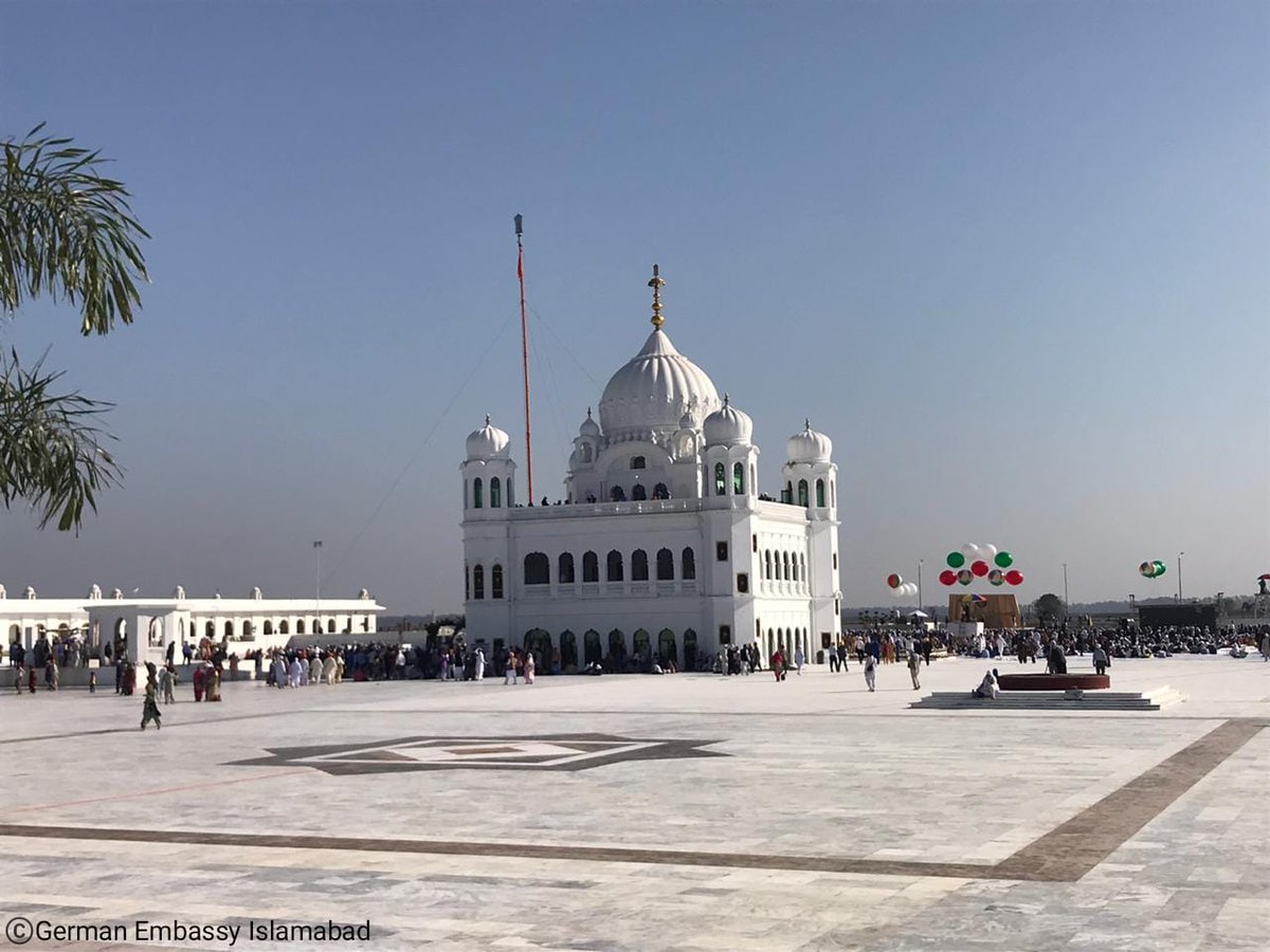 GermanyinPAK's tweet photo. کرتار پور راہداری کھولنے پر حکومت پاکستان کو مبارکباد! میرے نائب ڈاکٹر ڈیکھمن نے بھارت اور جرمنی سے گردوارہ دربار صاحب آنے والے یاتریوں سے بھی ملاقات کی! راہداری اور اسکی سہولیات متاثر کن ہیں اور پاک-بھارت تعاون کی اہمیت کو ظاہر کرتی ہیں۔
#KartarpurCorridor
@pid_gov @ImranKhanPTI https://t.co/5VQhplDEXG