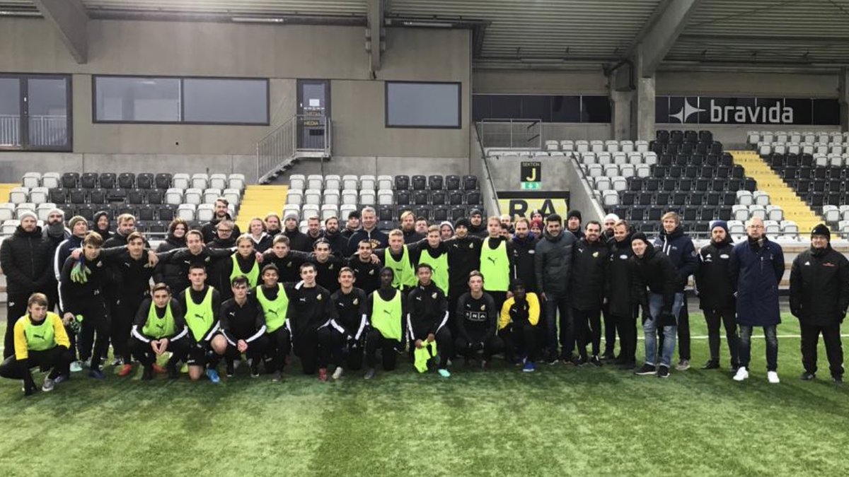 raymondverheije's tweet photo. Two great days on Individual Training &amp; Periodisation in Gothenburg including a session with the @bkhackenofcl Under 16 at the Bravida Arena.
“In the team sport football a player is not an ‘absolute’ individual but only a ‘relative’ individual. Relative to the team context.” https://t.co/tj4TK56P2u