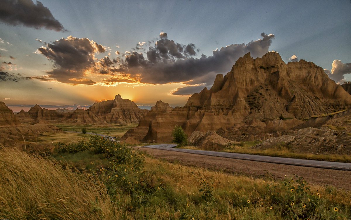 Interior's tweet image. We’re so excited about @BadlandsNPS, we wrote a blog about it! 😍 Hope it isn’t too sentimental: on.doi.gov/2qxEwS6

Pic by Donna Schneider (sharetheexperience.org) #FindYourPark #SouthDakota