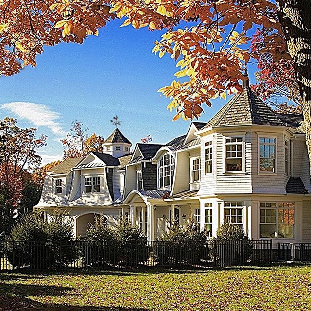 A picturesque Autumn setting frames this Hampton-Style home designed by Jordan Rosenberg Architects & Associates.  #fallleaves #fall  #autumn  #autumnleaves  #thehamptons  #craftsmanhome  #architecture  #njarchitect  #shinglestyle  #frenchcountryside  #j… ift.tt/2qIiqw5