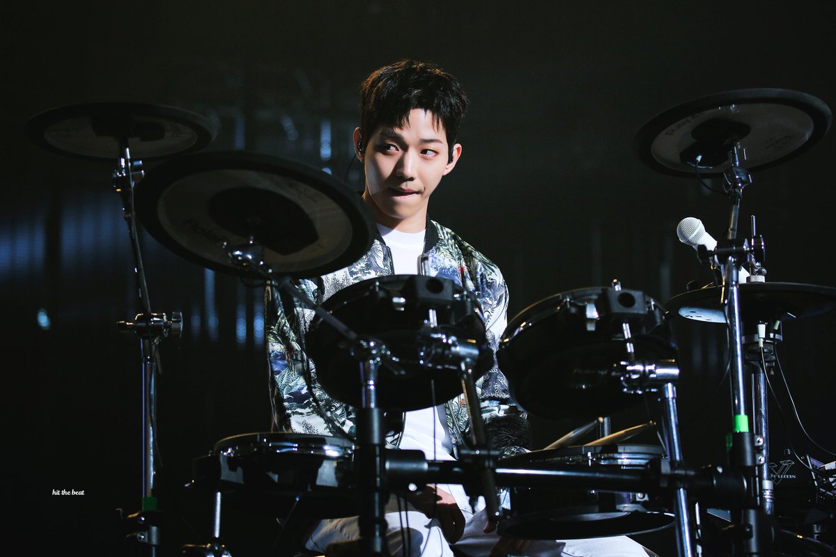 HTB_dowoon's tweet photo. 드럼 치기 전before / 후after
#도운 #day6 https://t.co/eoc3UevzVR