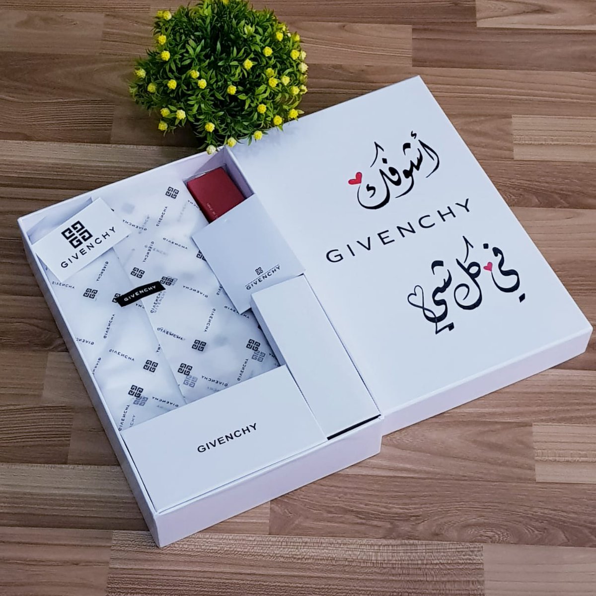 قماش صيفي
الصناعه ياباني
القياس 3.5
2- بشعار العلامة التجارية
8- ازره للعلامه الماركه
طقم جفنشي  مكون من
قماش جفنشي
نظاره جفنشي 
قلم وكبك جفنشي
مع جميع الملحقات
 بالاضافه الى سبحه
مع التغليف  نفس الصوره
والكتابه حسب الاختيار
السعر // 350  ريال
الشحن من الرياض