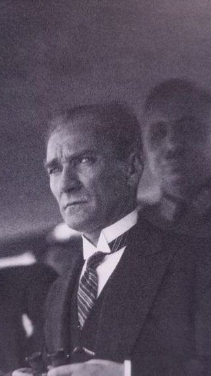 cemalkdnz's tweet photo. "Bu son sözlerimi özetlemek gerekirse diyebilirim ki ben, ulusun vicdanında ve geleceğinde sezdiğim büyük gelişme yeteneğini, bir ulusal giz gibi kendi vicdanımda taşıyarak yavaş yavaş bütün toplumumuza uygulatmak zorundaydım."

Saygı ve minnetle anıyoruz... https://t.co/BDWzk5EBP2