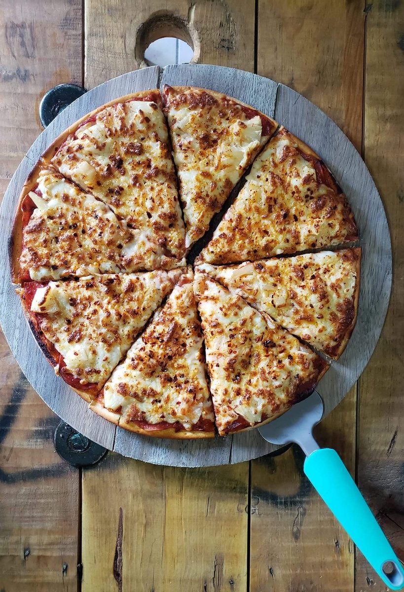 arnulforeyes77's tweet photo. #FelizDomingo #BOXPIZZA
T invita a ver #RebeldesdeAltura en #Netflix con una rica #pizza o #papasgajo #alitasBBQ #alitasBuffalo etc.T esperamos en Boulevad La Luz 3608, en Brisas del Campo #Leòn #Guanajuato 14 a 21 hrs. Programa tu orden al 4775809222
#leonguanajuato #soydeleon https://t.co/RAd2i2wju3