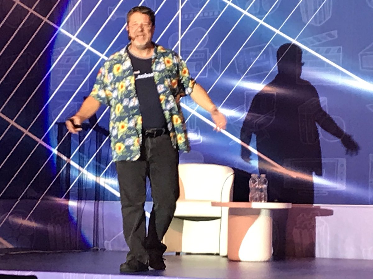 boyandev's tweet image. The great @CalEvans ready to deliver the closing keynote of #bgphp19