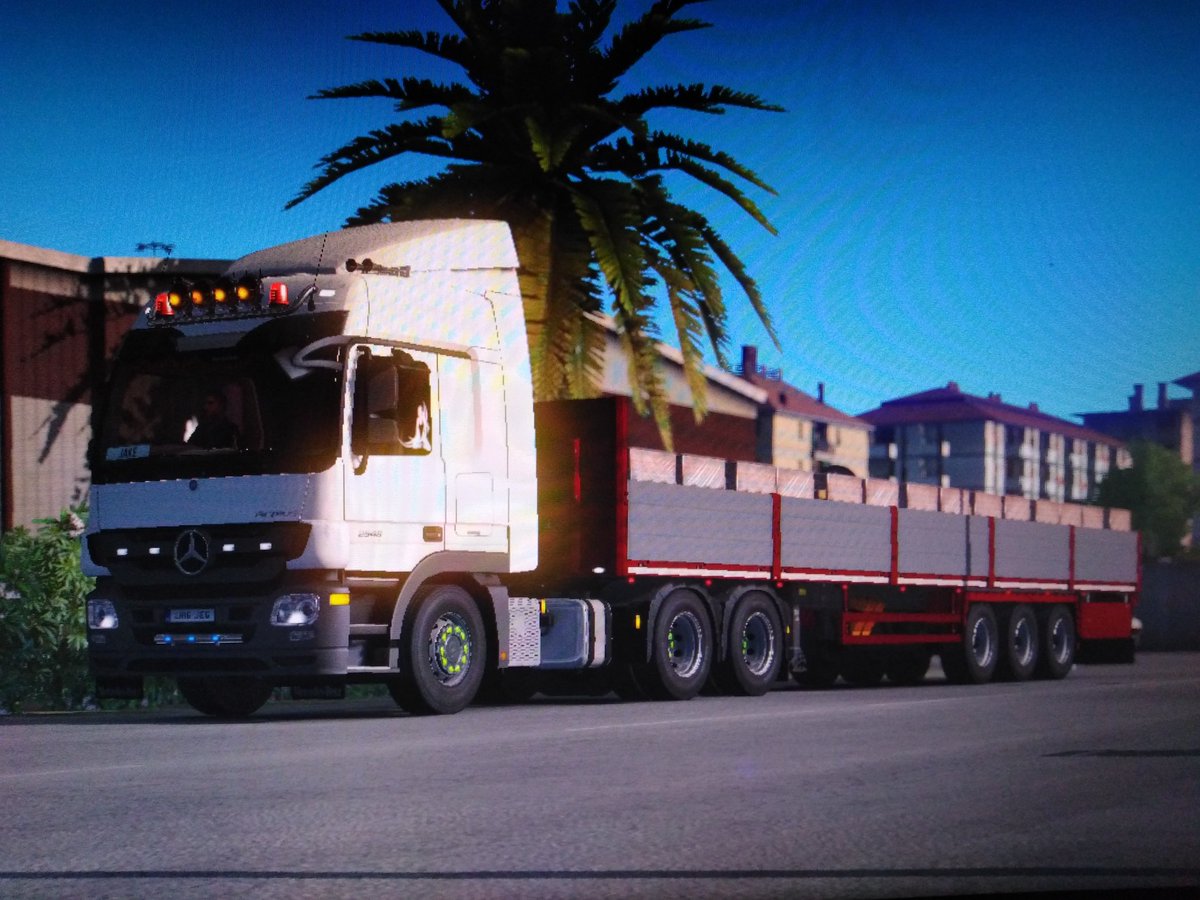 Jake06109963's tweet photo. #mercedes, Loaded up. First time doing dropside trailers &amp; heading south towards Spain 🇪🇸🇬🇧. @SCSsoftware, @rescue193uk, @MattTrucker_TMP https://t.co/lYJCeONthV