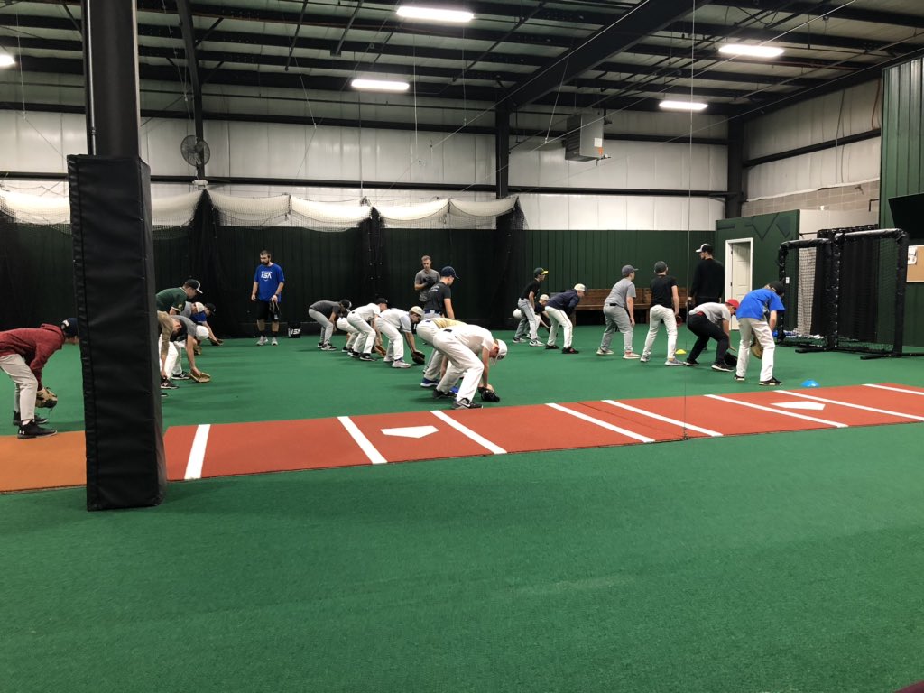 RobynGruner's tweet photo. Sunday morning training — love watching back-to-basics skills to set a strong foundation for the upcoming season ⚾️ @ImpactSportsGB #training #trainhard #baseball #ISA #Futures #drewdog #indoorbaseball #Wisconsin https://t.co/t46eMVxr0Y