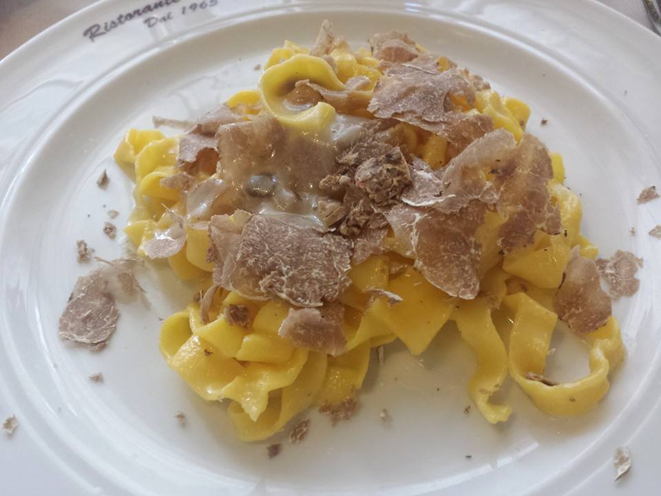 Festa del #Tartufo bianco delle #CreteSenesi a #SanGiovannidAsso comune di #Montalcino. Una #festa di profumi, di tipicità e di amicizia nel territorio della DOC #Orcia. Venite ad assaggiare il tartufo bianco alla #FattoriadelColle e scoprirete che è #ilpiùbuonodelmondo!!!