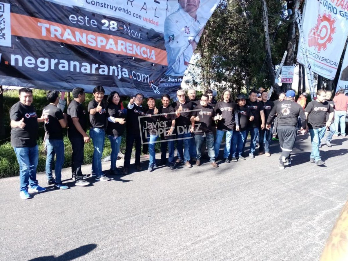 En los accesos de la planta <a href="/Volkswagen_MX/">Volkswagen México</a> #Puebla colocan lonas de todas las planillas