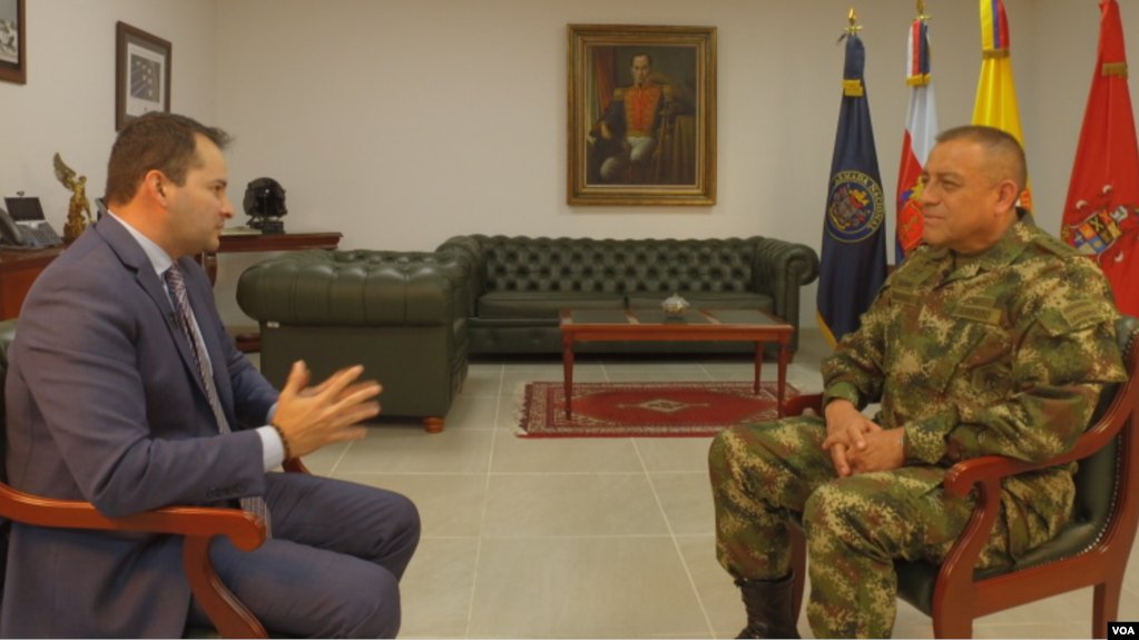 SuNoticiero's tweet photo. Ministro de Defensa colombiano afirma que más del 44% del ELN está en Venezuela (VIDEO) https://t.co/NN3SG1lgdm https://t.co/Ev3WbT8R0Q