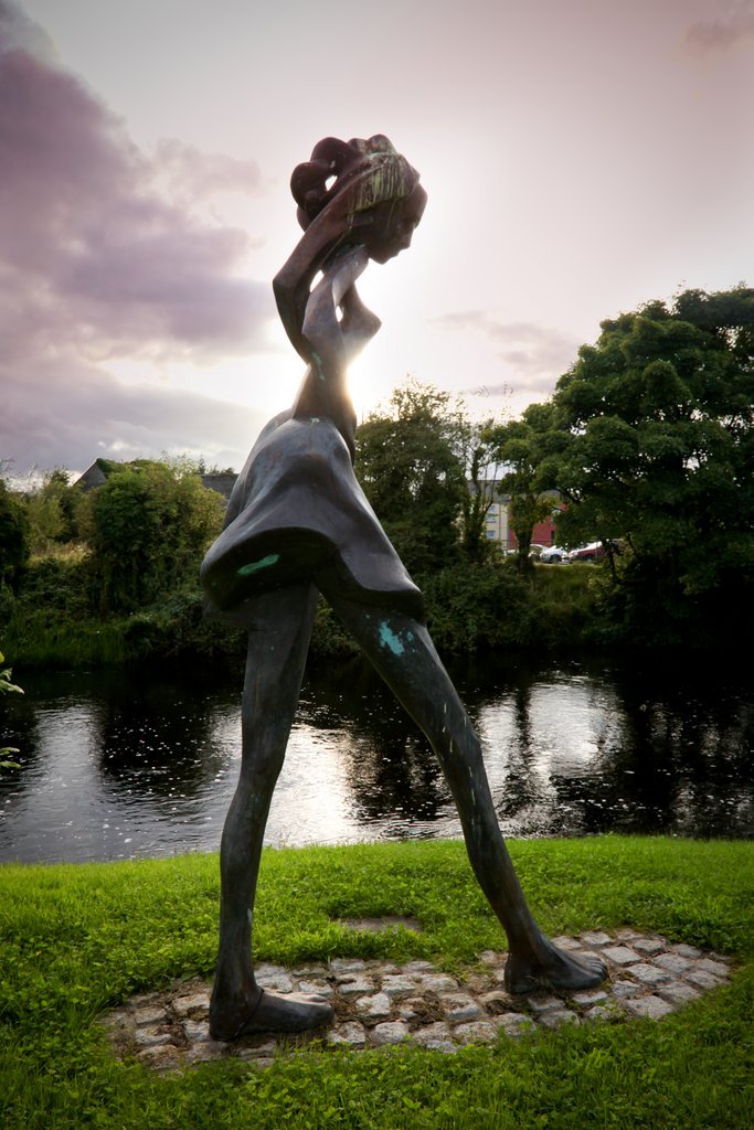 Our #MayoNorthHiddenGems this week in located in #Crossmolina. 'The Wader' was  commissioned by Mayo County Council in 2006. It is a bronze sculpture standing nearly 3 meters tall and overlooking the river Deel &amp; serenely gazes towards the town of Crossmolina. #NorthMayo