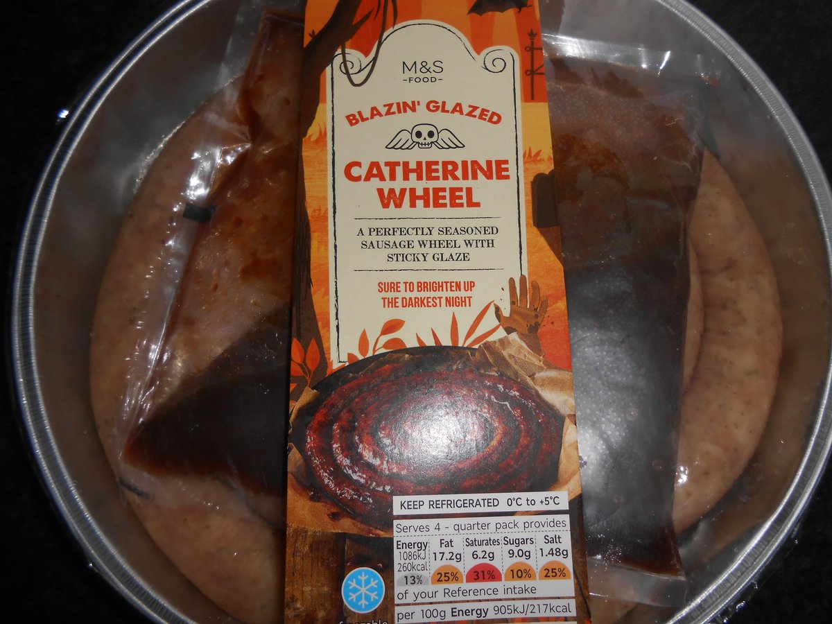 BbqBesties's tweet photo. Quick tasty #FireworksNight #bbq snack.
@marksandspencer Catherine wheel sausage.
Served with bacon and mushrooms in toasted foot long ciabatta......lit up my night for sure! (S)
#quickfood #barbeque #winterbarbeque #foodporn https://t.co/ZcN8KAivzZ