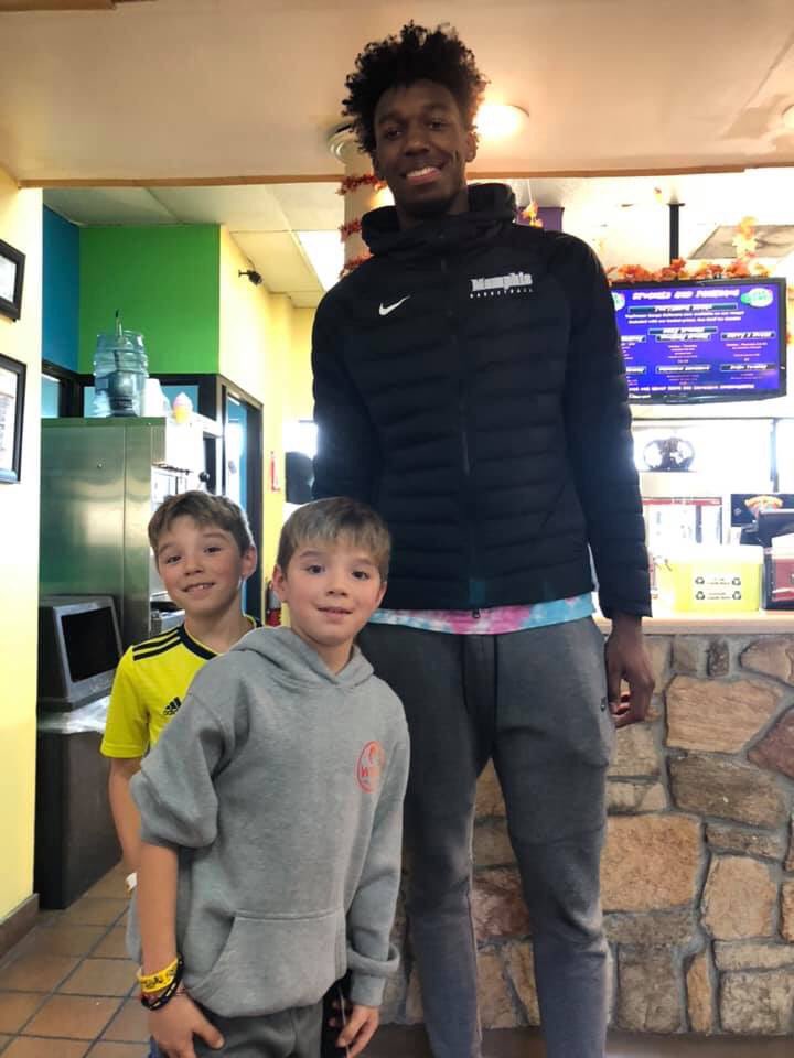 Photo from Memphis fan proves definitively that NCAA not keeping James Wiseman from playing (putt-putt).