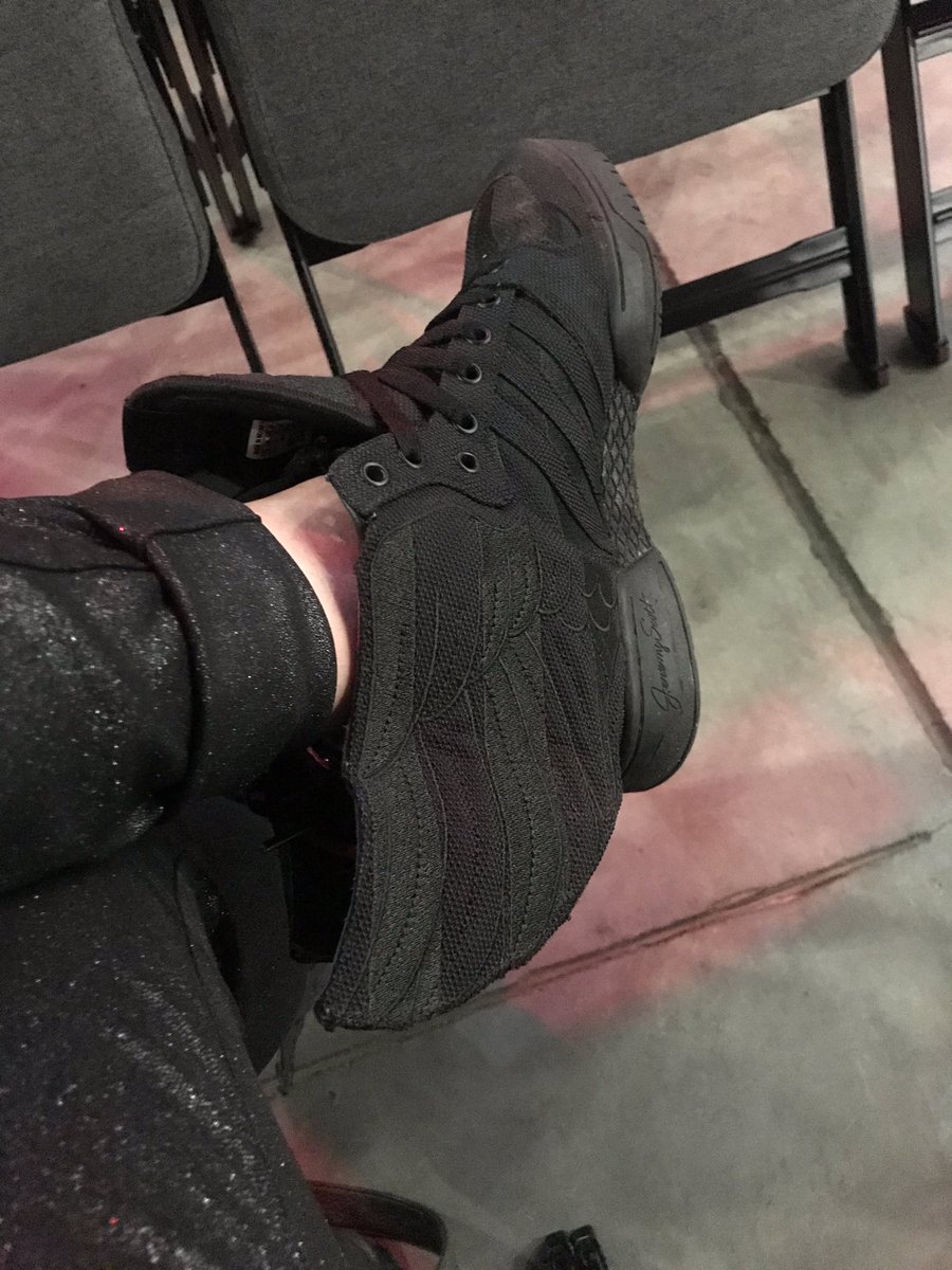 JanNutten's tweet photo. Channelling my inner @BeckyLynchWWE at #WWEAberdeen Block H Row F Seat 3 @WWEUK @WWE https://t.co/IzX3PECLVv