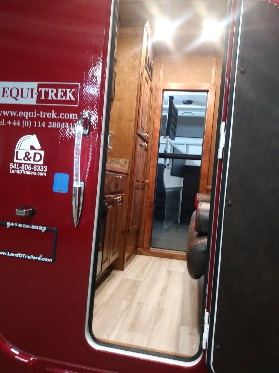EquineInfoEx's tweet photo. Still dreaming about this beautiful #horse #trailer from Equi-Trek! @Equi_Trek @equineaffaire #ea19ma https://t.co/lqP3fPTucg