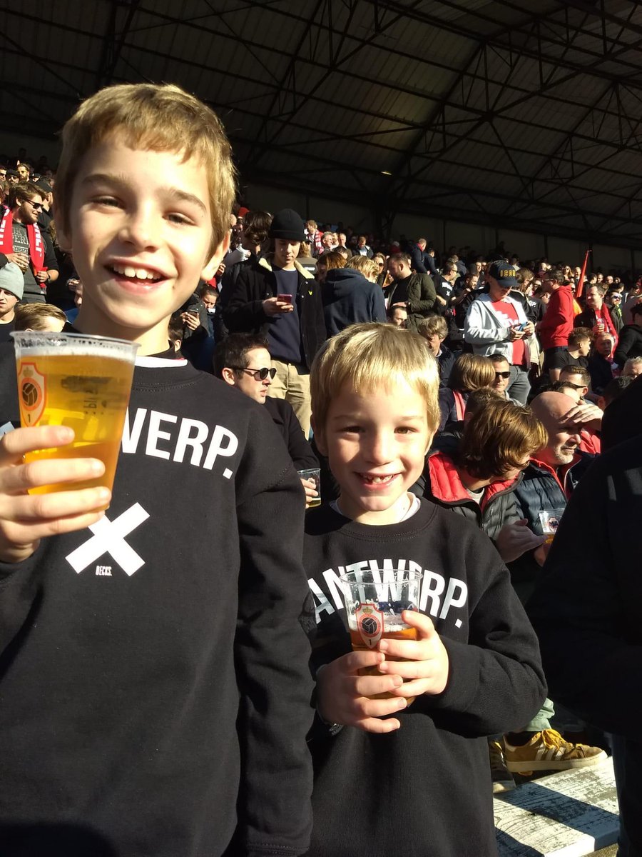 IljaCordon's tweet photo. #ANTCLU #Antwerp @official_rafc #Tribune2 Wat een waanzinnige overwinning. Ooooh Laszlo Bölöni. 't Is rood, 't is wit, 't is beter dan Madrid. #COYR https://t.co/MviDr7l5Hk