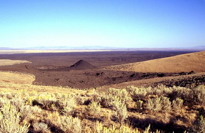 janinekrippner's tweet photo. Coffeepot crater. Who else feels personally connected to this one? โ๏ธ๐
Credit: Lee Siebert, source: https://t.co/1NfR9Om5xO
#Morecoffee #Yesplease #Oregon #Explodeyhole #Cupolava #Javalava https://t.co/1YerxkAuhQ