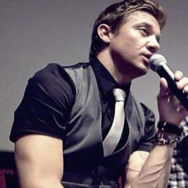 ClintHotcake's tweet image. MAAABEEEEELLL
Se te ve arruinadah, será por escabio, por la sherbaa o por la pastaaah🎶🍐