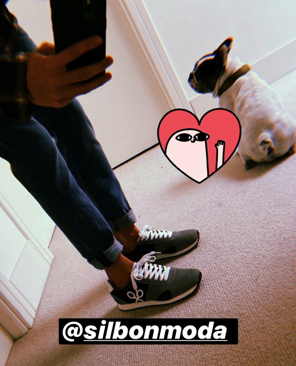 iabercianos's tweet photo. Me encanta las 👟 de 
#silbonmoda y Otto vigilando la puerta 🐶 tb quiere ir  con su mirada 😍 https://t.co/hTfTxkkJHn