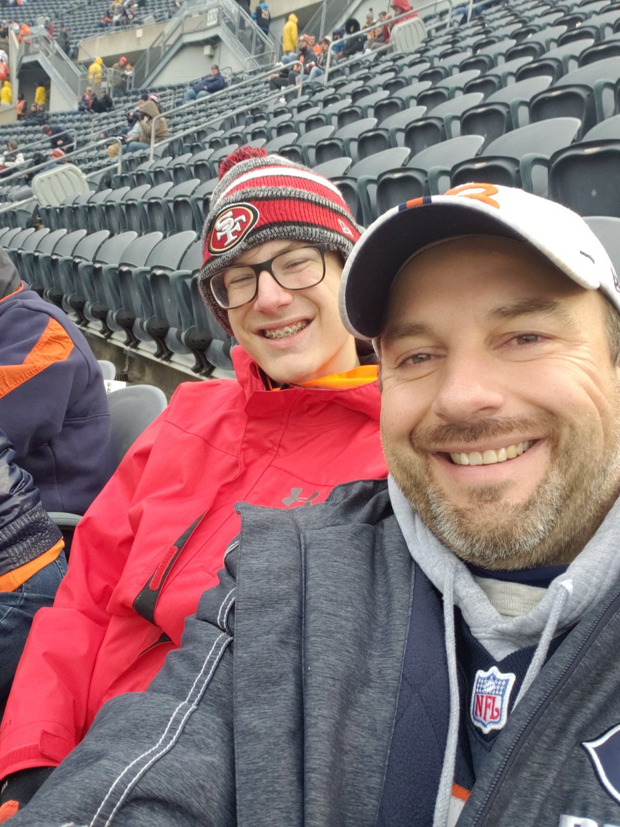 chihawk300's tweet photo. #BEARSPHOTOS #BEARDOWN Go Bears! https://t.co/KkzBhnbDE9