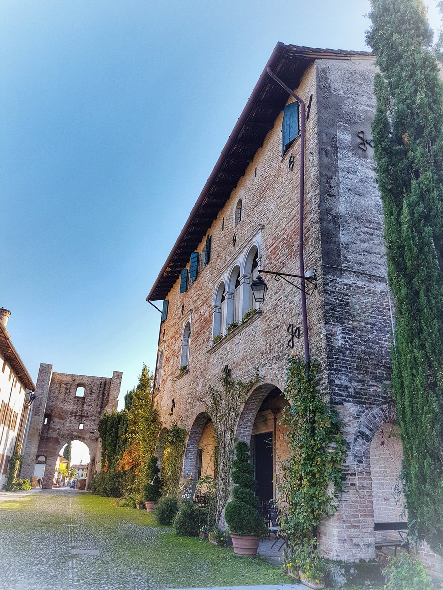 Cordovado 🇮🇹
#Autumn #AutumnDay #Weekend #Travel #Explore #Wanderlust #igTravel #TravelWithMyHusband #TravelCouple #WomanTravel #Italy #Italia #BellaItalia #FriuliVeneziaGiulia #IgersFVG #IgersItaly #FVG #Cordovado #VisitCordovado #Borghitaliani #BorghiDiItalia #GiTiPhotos