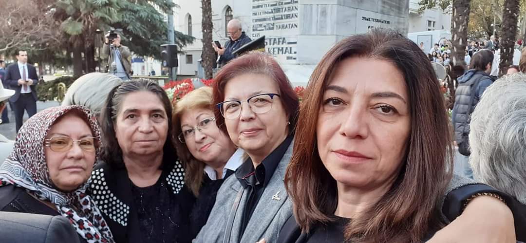 Ebediyete intikalinin 81. yılında laik, demokratik ve çağdaş Türkiye'nin kurucusu, kurtuluş mücadelemizin önderi, ebedi başkomutanımız, Gazi Mustafa Kemal Atatürk’ü Nilüfer Bel. Halk Evi önünde ve  Atatürk Anıtında yapılan anma törenlerinde saygı ,sevgi ve minnetle andık.