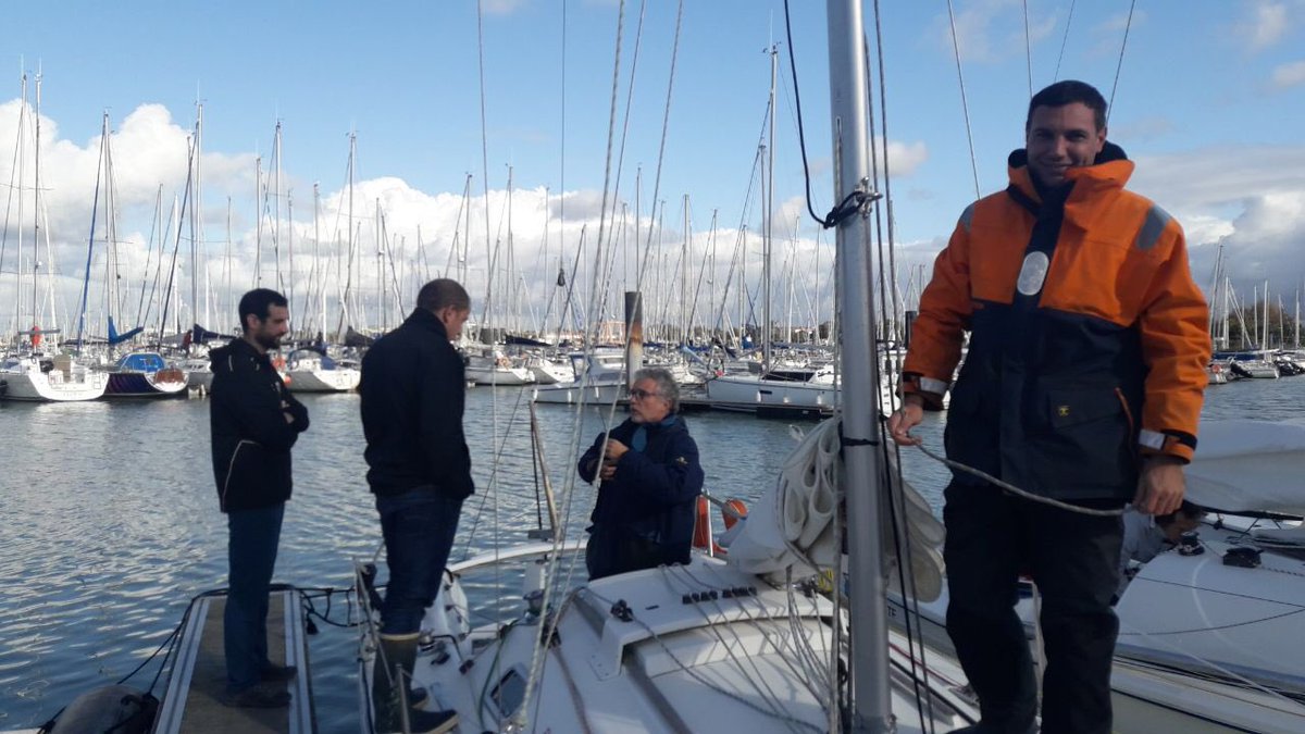 _PALR_'s tweet photo. Bravo à l’équipe du port (Emmanuel, Samuel, Clément, Romain et Marine), victorieuse de la manche d’entraînement du challenge nautique de @UnivLaRochelle avec le SUAPSE et le Lions club de #laRochelle au profit du #Handicap @Handi_Univ https://t.co/SOYAclN5yR