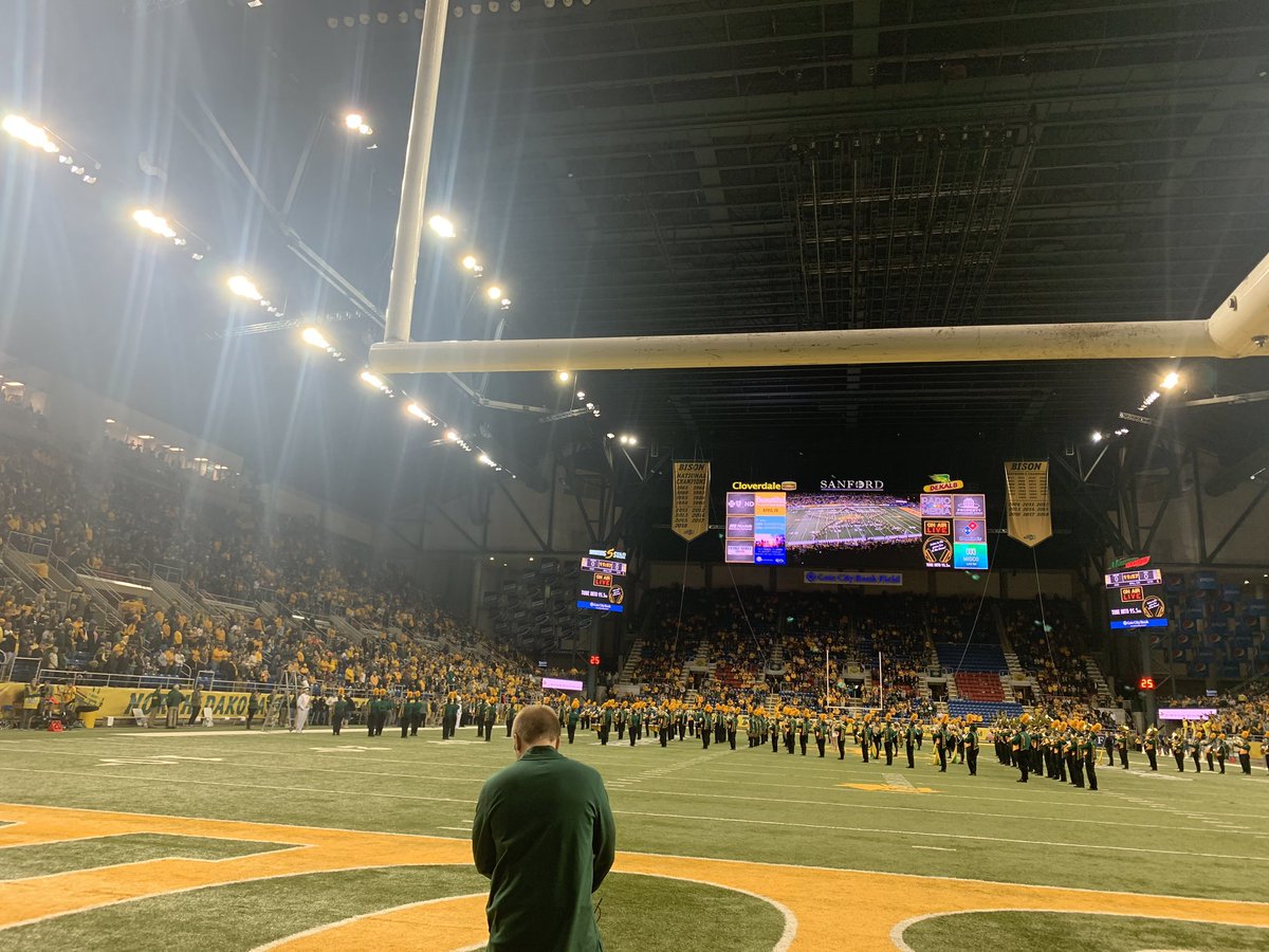 NathanWhiting45's tweet image. What an amazing visit to NDSU. Best atmosphere out there, great facilities, and even better coaches. Can’t wait to go back💛💚🤘🏻@HKA_Tanalski @SpecialTeamsFB @TCTitan2 @CoachGrantOlson @Coach_Entz @NickGoeser @CoachKittell
