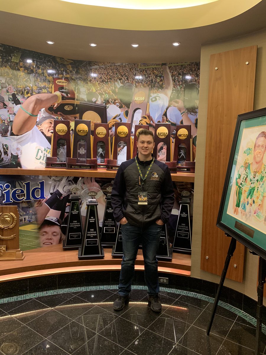 NathanWhiting45's tweet image. What an amazing visit to NDSU. Best atmosphere out there, great facilities, and even better coaches. Can’t wait to go back💛💚🤘🏻@HKA_Tanalski @SpecialTeamsFB @TCTitan2 @CoachGrantOlson @Coach_Entz @NickGoeser @CoachKittell