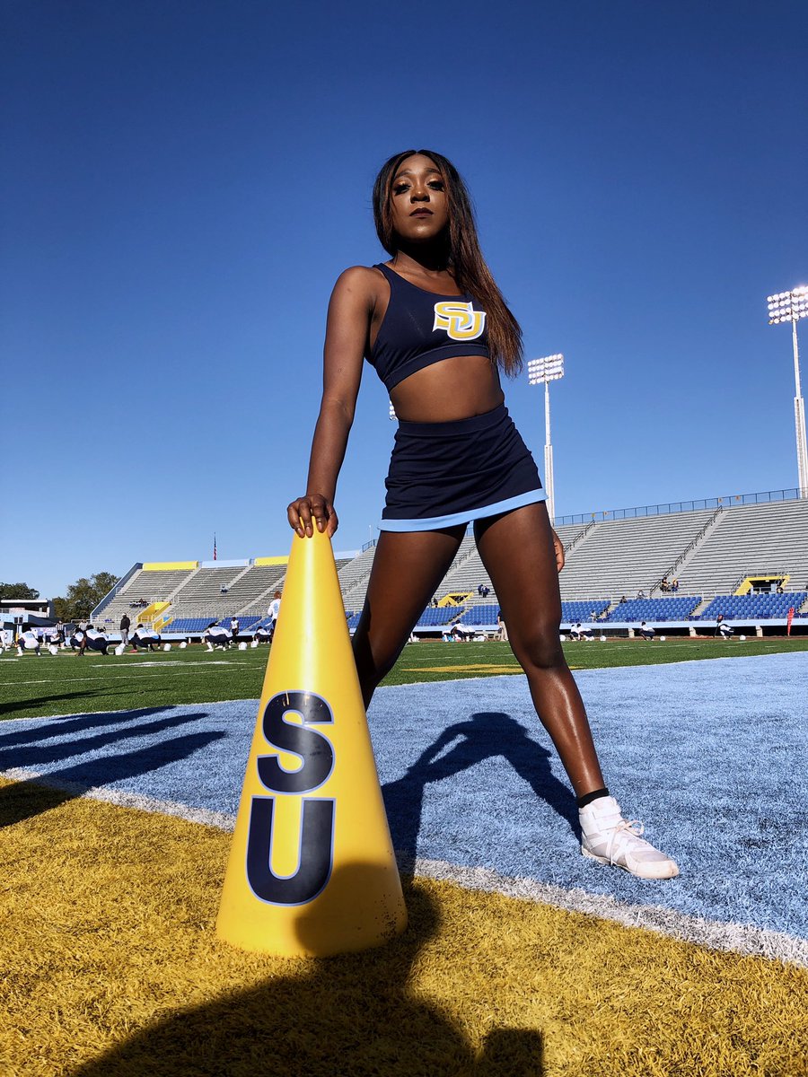 natchez_stanton's tweet photo. I loooooovvveee my gold and blue☺️💛💙 #SWACCheer https://t.co/hnhcG5XKSG