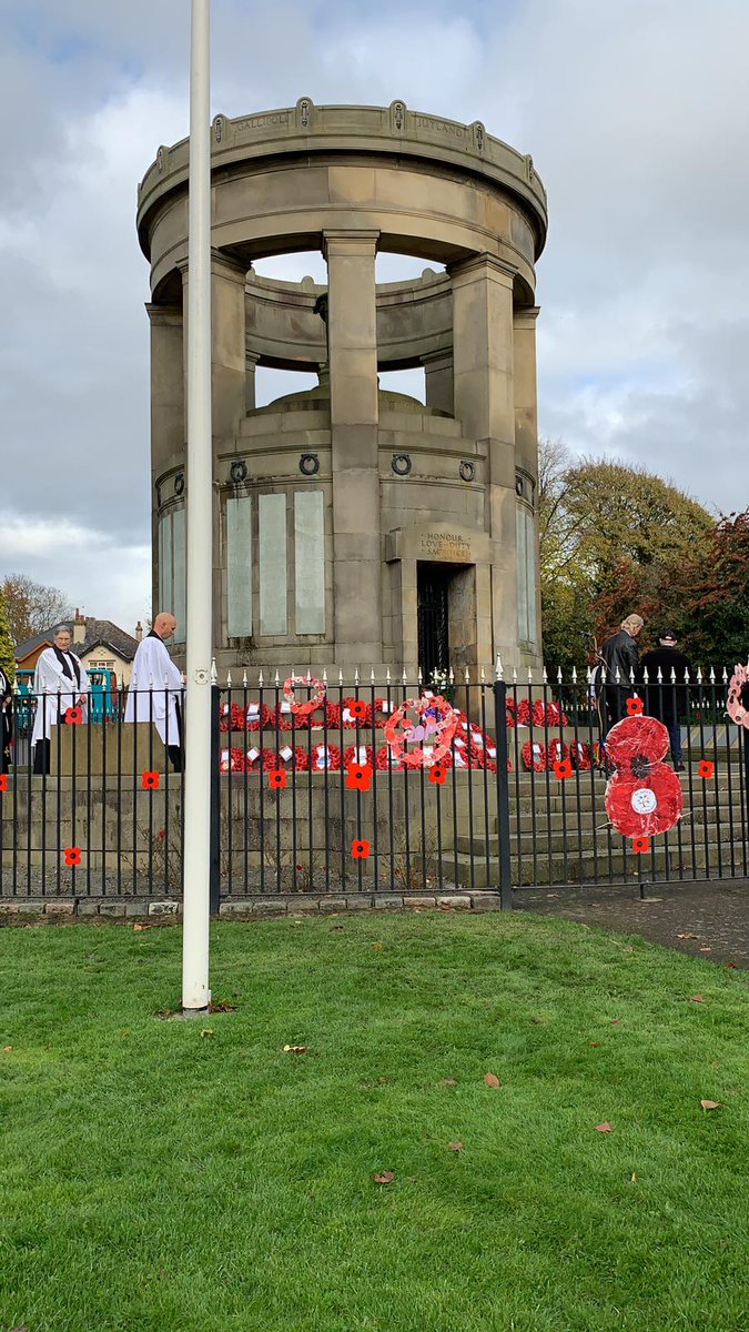 A great honour to lay wreaths, on behalf of <a href="/DewsburyCCA/">Dewsbury Tories</a>, at today's services in #Dewsbury and #Mirfield #RemembranceSunday #LestWeForget