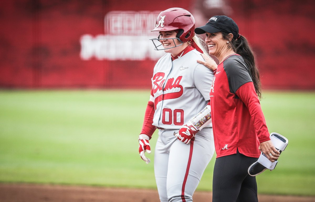 AlabamaSB's tweet photo. Need something to smile about after Saturday?☹️🏈
The season starts in less than 9⃣0⃣ days 😄🥎
#BamaSB #RollTide https://t.co/XmMoZO8Sho