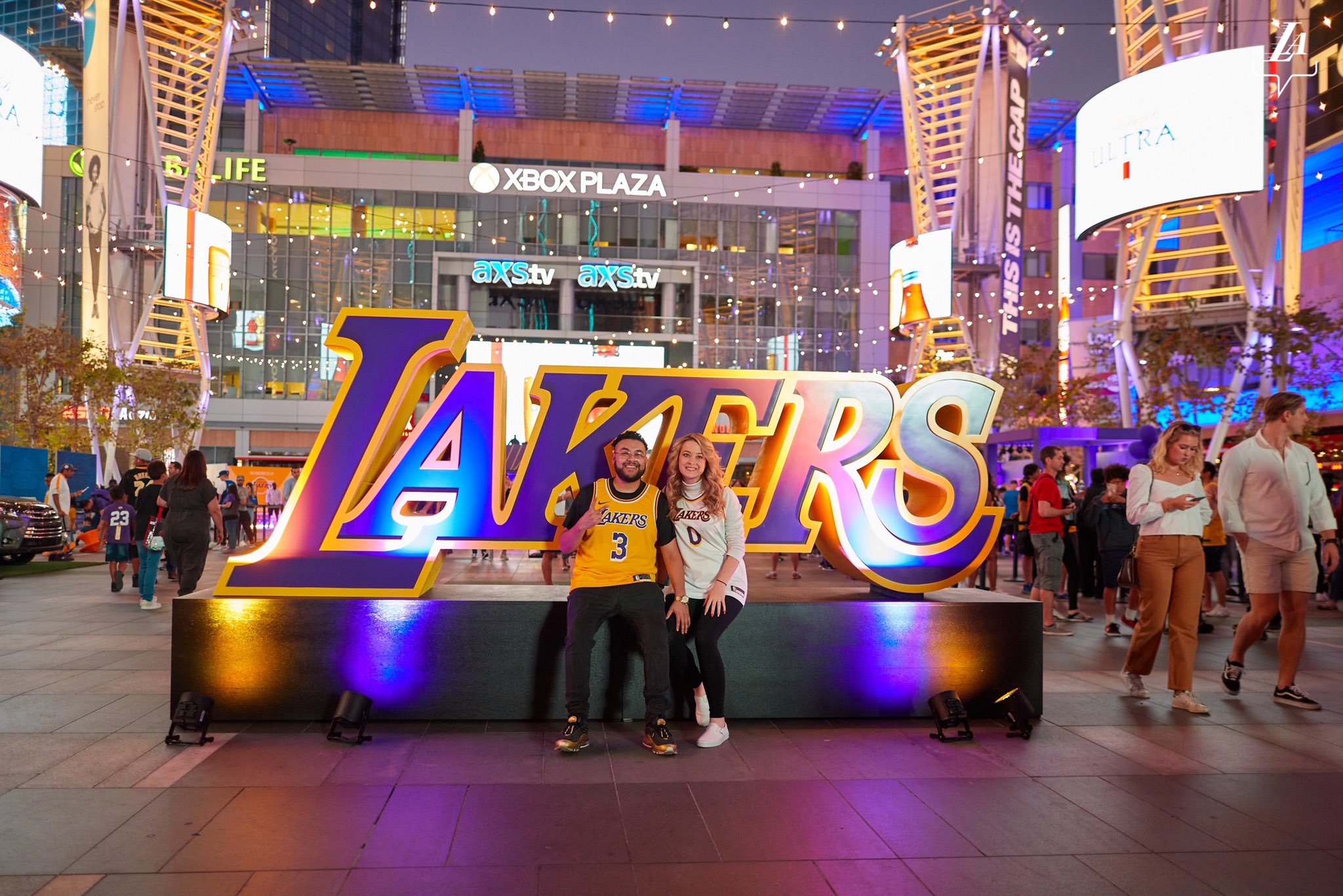 lakers live