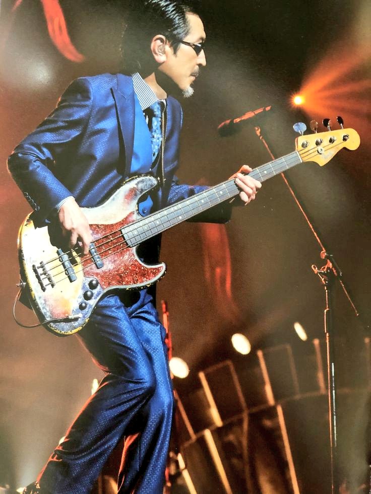 今日はベース🎸の日？ じゃあ、アゲても良いかしら？(笑) あっ