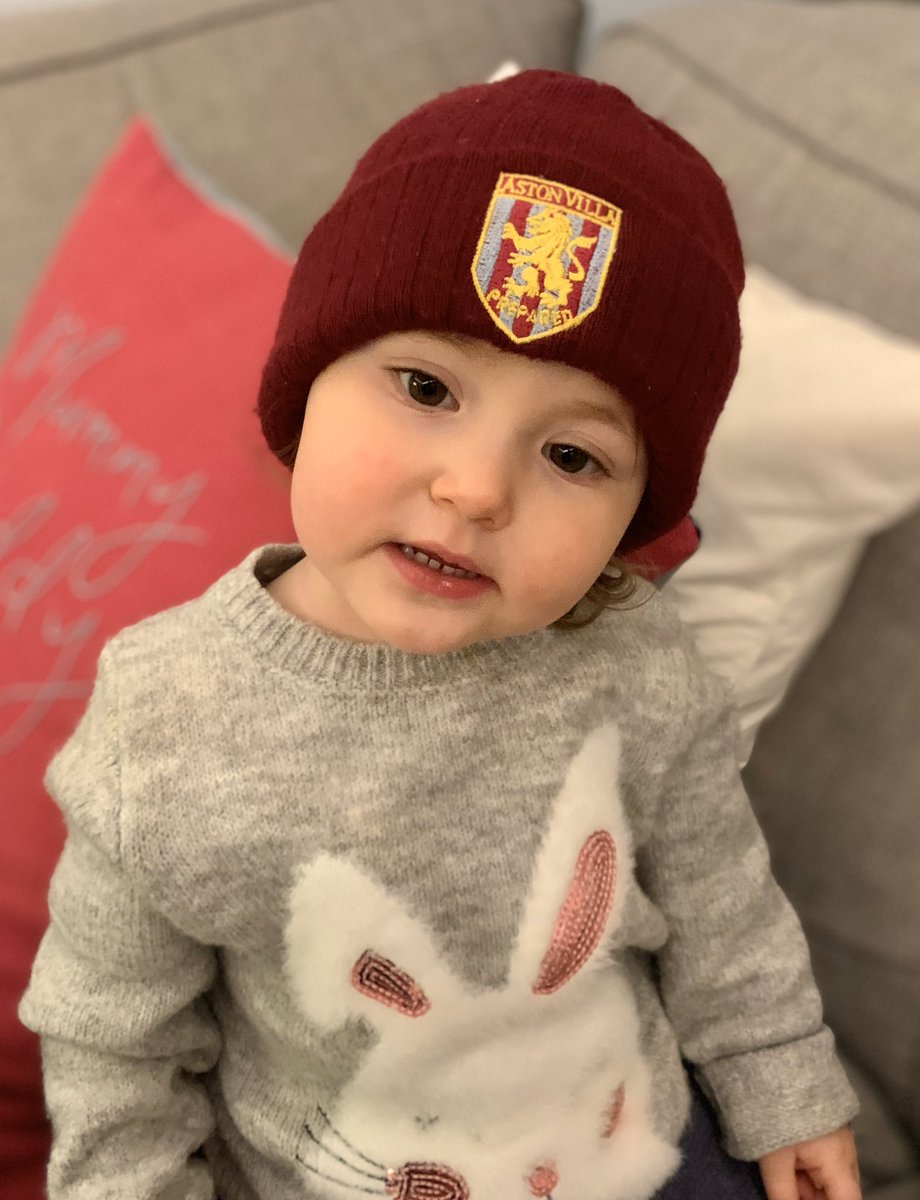 Adameffo's tweet image. My beanie seems to fit my 2 year old!!

#Avfc
#SmallHead