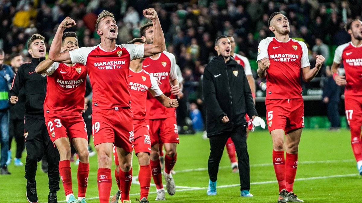 ¡POR VOSOTROS, AFICIÓN! ⚪️🔴

#WeareSevilla #BenditoVeneno #ElGranDerbi
